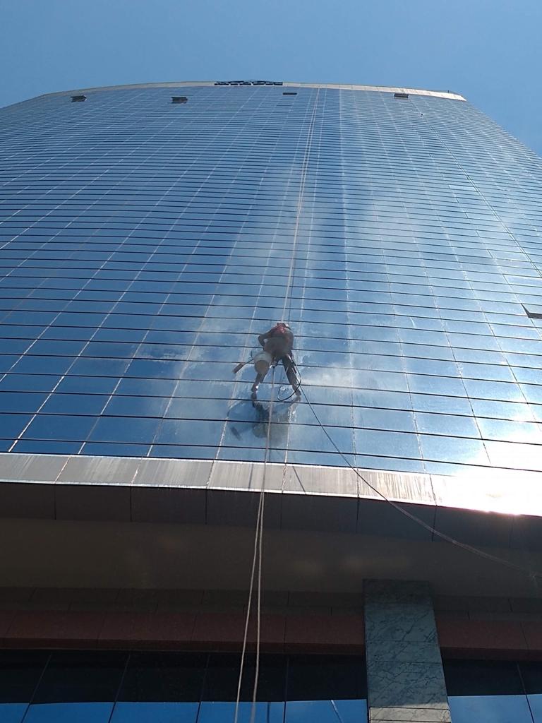 Limpeza externa de edifício
